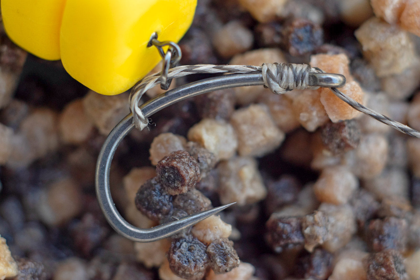 A slip D rig Tied up with Tufflex supple braid, a Size 6 Duropoint Curve shank and two grains of fake corn sits on top of mixed pellets, perfect for PVA bag rigs. What Carp could resist.