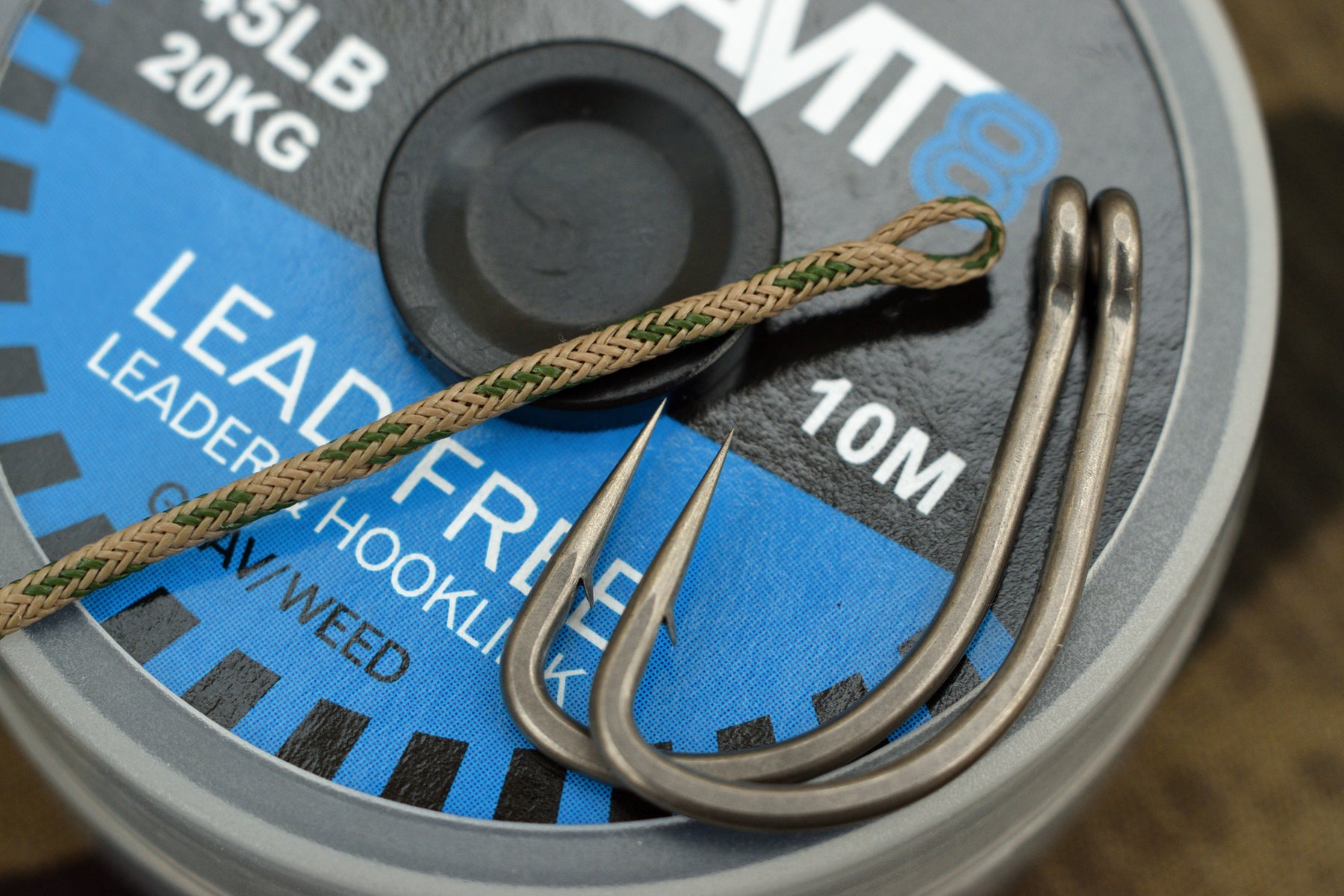 ravit8 Leadless leader can be used as a hook link too. Seen here along side our Duropoint Conti XS carp hooks in a size 2. Can be used to tie, or rather, splice the Rainbow (Bollox) Rig. This exact Rig was used to land Kojak from the Infamous lac de curton.