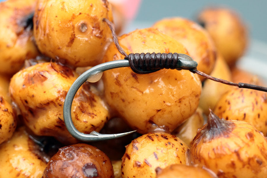A Simple hair rig with size 6 Duropoint Wide gape hook and a balanced Tigernut. Super sharp beaked points are suitable for a wide range of Carp rigs and are best for fishing over gravel and in PVA bags .