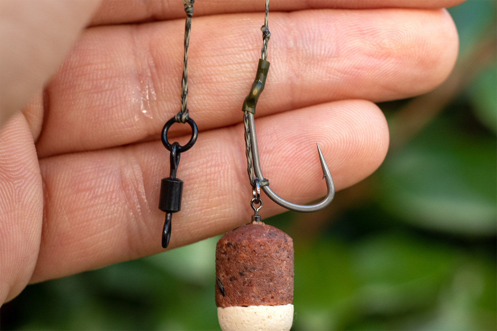 Tufflex Camo supple braid used for a Short Pva bag rig. A Multi rig, using a size 4 Duropoint Anchor Carp hook, Micro hook ring swivel and Size 8 Flexi Rign Swivel. The hook bait is a critically balanced using a trimmed down boilie tipped with half of a small white popup.