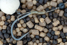 Which braid is Besr for PVA bag rigs? Tufllex Gravel, it virtually dissapears amongst a mouthful of carp and halibut pellets. A Tiny White popup balances the Anchor hook nicely.